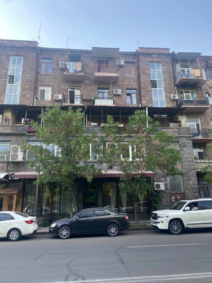 Yerevan City Center Apartment ภายนอก รูปภาพ