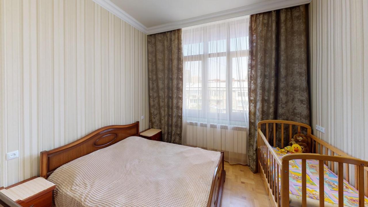 Yerevan City Center Apartment ภายนอก รูปภาพ
