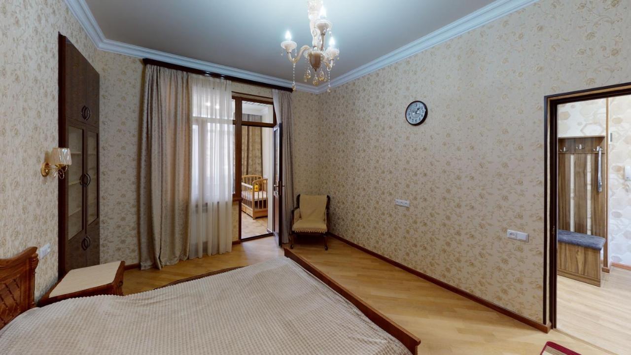 Yerevan City Center Apartment ภายนอก รูปภาพ