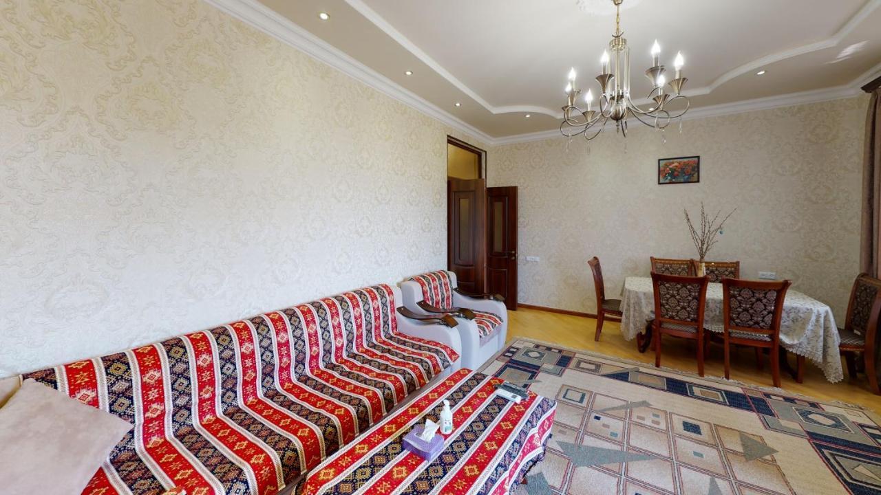 Yerevan City Center Apartment ภายนอก รูปภาพ
